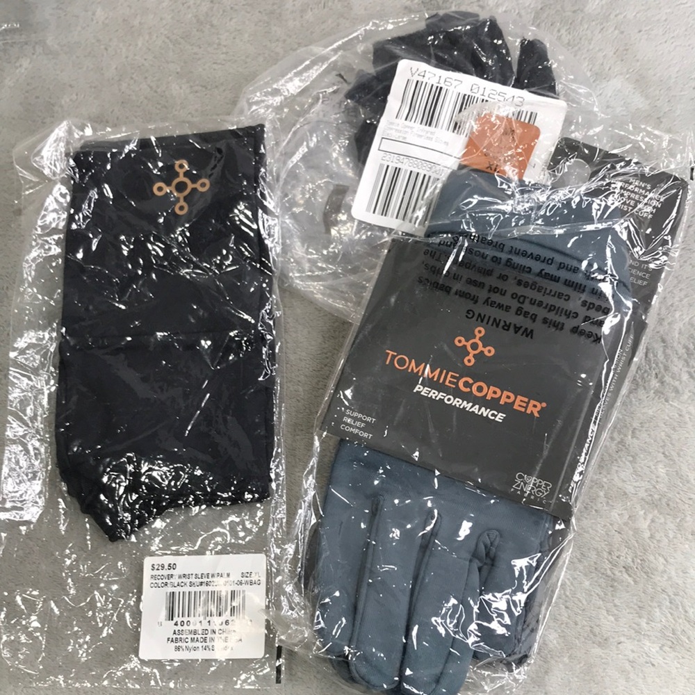 Tommie Copper Performance Gloves & A Pair of Wrist Sleeves with Palm Size XL